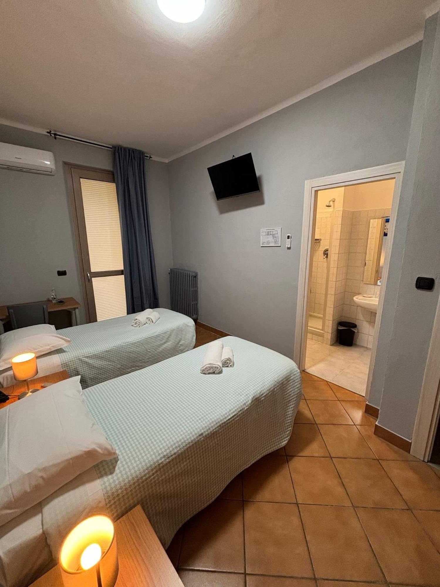 Domus Hotel Caselle Torinese ภายนอก รูปภาพ