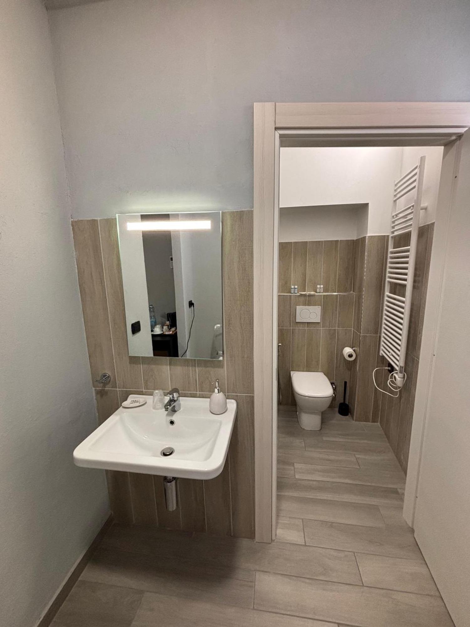 Domus Hotel Caselle Torinese ภายนอก รูปภาพ